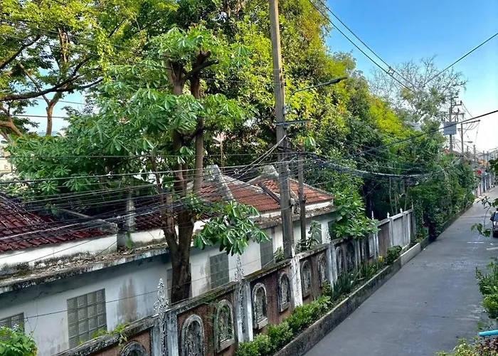 Pensionat Crew Cozy Anime Theme Balcony